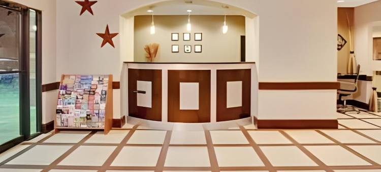 诺科豪生酒店(Howard Johnson by Wyndham Norco)图片