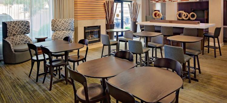 长岛麦克阿瑟机场万怡酒店(Courtyard Long Island MacArthur Airport)图片