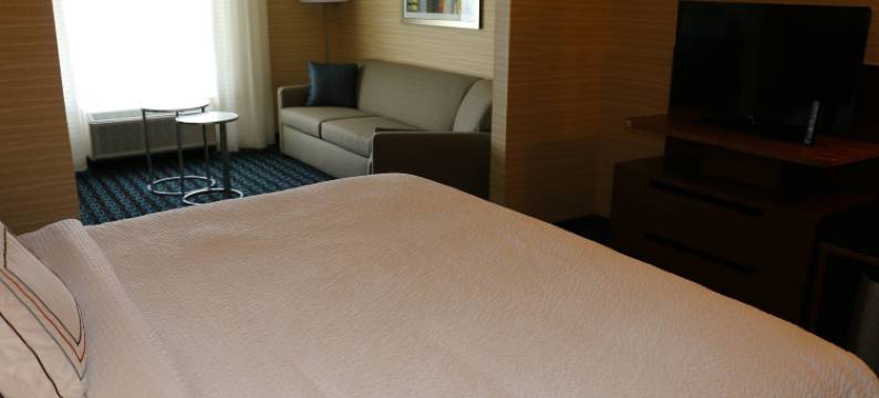 鲍灵格林万枫酒店及套房(Fairfield Inn & Suites Bowling Green)图片