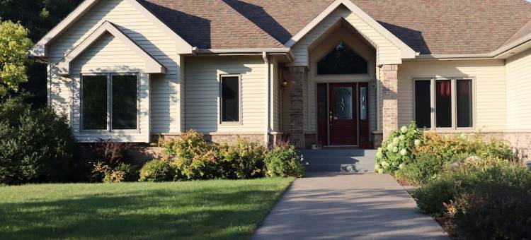 Clean and Comfortable Up-Scale Home in Country Setting图片