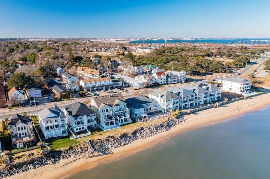 Charming Beachside Duplex: 2 Units -3 Bedrooms-each. Ideal for large families