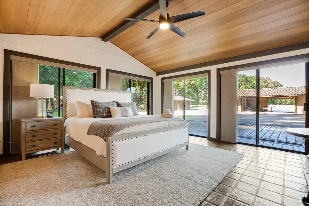 Dundee Landing: A Luxurious One Level Chateau in Wine Country