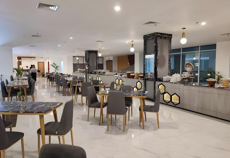 Unhas Hotel & ConventionHotel Overview