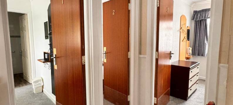 盖特威克四季旅馆(All Seasons Guest House Gatwick & Airport Parking)图片