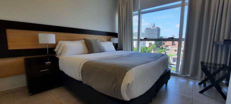阿梅里安卡洛斯拉巴斯套房酒店(Amérian Carlos Paz & Suites)图片