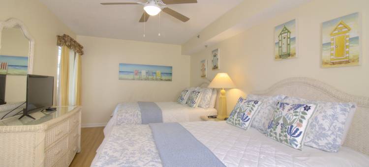 Private Balcony and Resort Amenities - Luxurious Coastal Escape图片