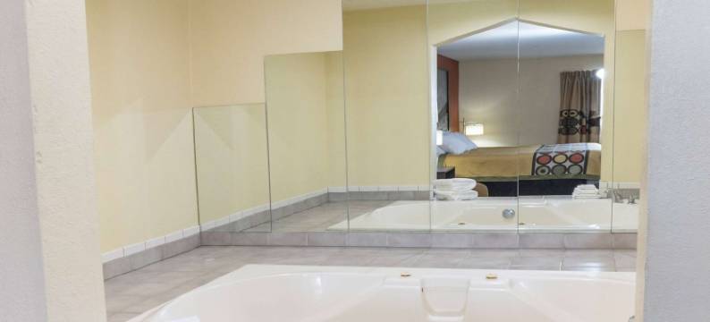 大急流城速8酒店(Super 8 by Wyndham Big Rapids)图片