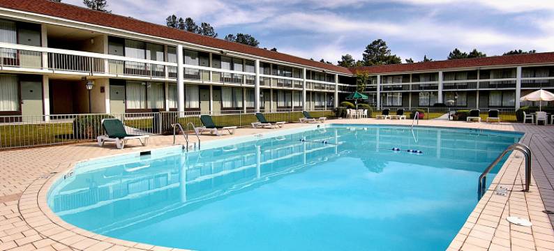 南派恩斯派恩赫斯特温德姆戴斯酒店及会议中心(Days Inn & Conf Center by Wyndham Southern Pines Pinehurst)图片