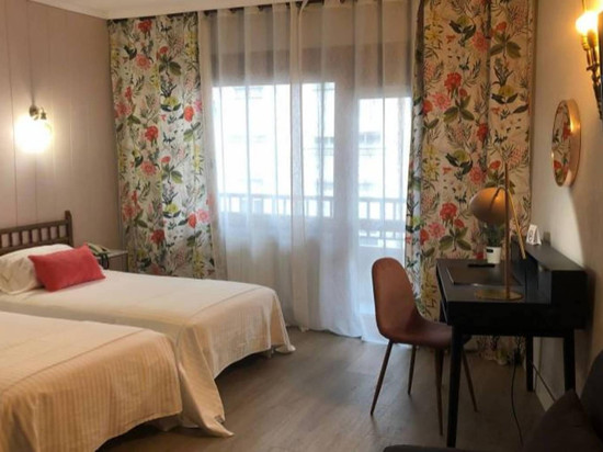 马尔克斯德桑蒂拉纳酒店