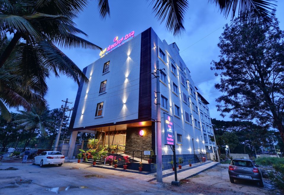 Click Hotel Vista-International Airport Hotel Overview