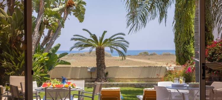 拉纳卡海滨别墅(Chelidonia Larnaca Seafront Villa)图片