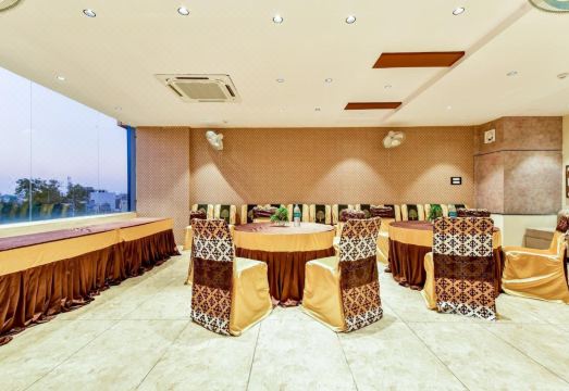 Hotel Frontier Royal Hotel Overview