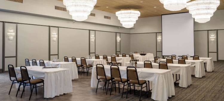 雷霆湾艾尔兰德温德姆华美达酒店(Ramada by Wyndham Thunder Bay Airlane Hotel)图片