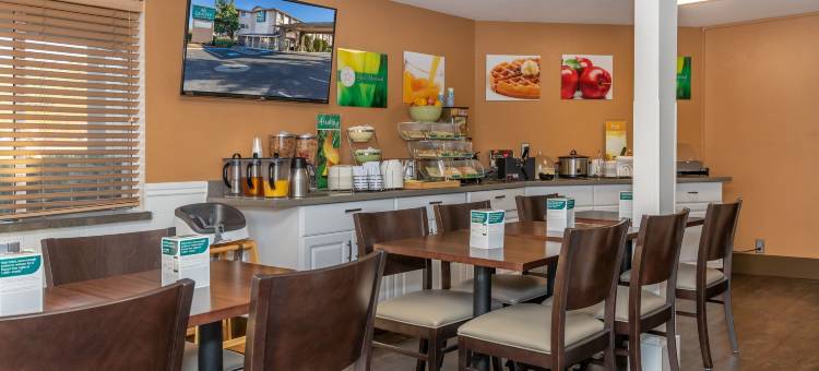 锡尔弗代尔班戈 - 基波特凯艺套房酒店(Quality Inn & Suites Silverdale Bangor-Keyport)图片