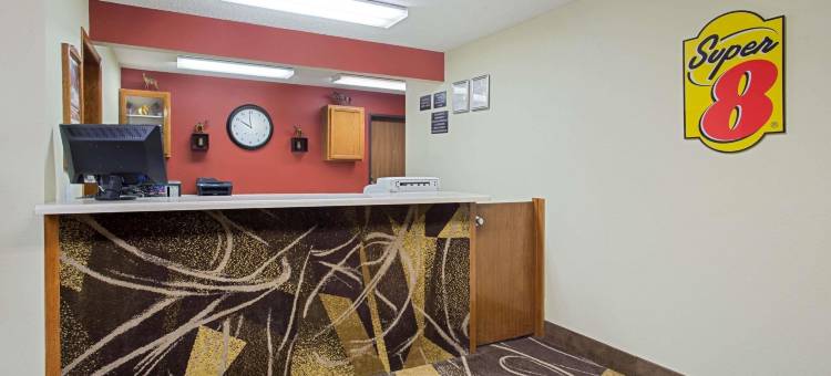 查尔斯城速8酒店(Super 8 by Wyndham Charles City)图片
