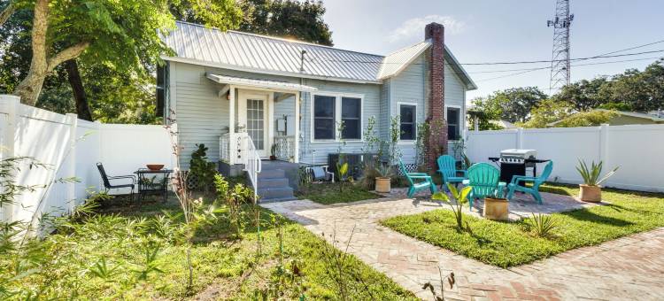 火坑和庭院：翻新的冬季花园家园！(Fire Pit & Yard: Updated Winter Garden Home!)图片