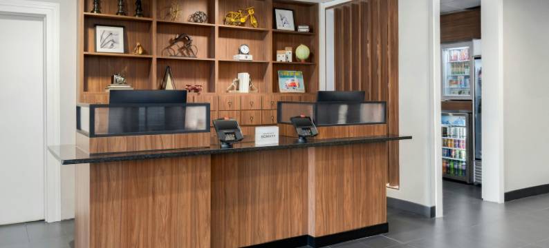 亚特兰大机场天际点酒店及套房(Four Points by Sheraton College Park Atlanta Airport)图片