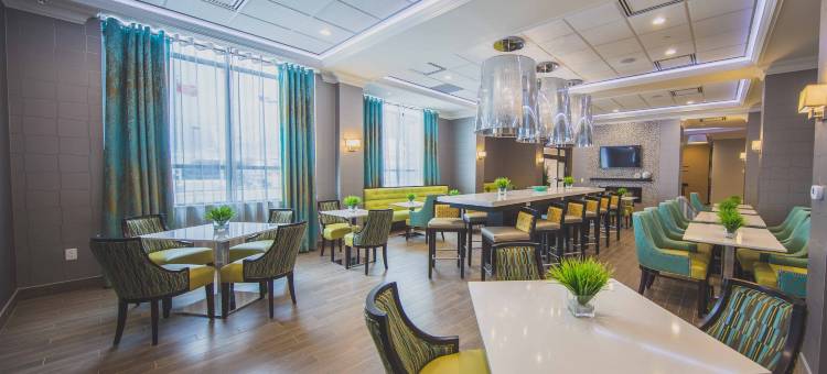 希尔顿欢朋酒店及套房博尔顿(Hampton Inn & Suites by Hilton Bolton)图片