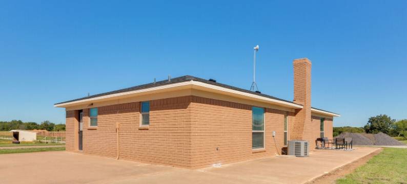 带有游泳池和马厩接入的牧场度假胜地！(Ranch Getaway with Pool and Horse Stall Access!)图片