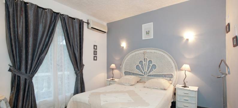 Villa in Bagnols with Pool & Near Nature Parks图片