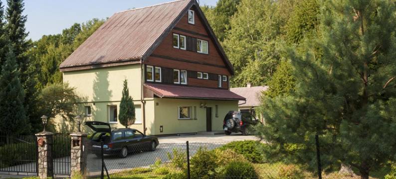 Half of a Holiday Home, Huge Garden, Pond图片