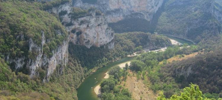 Quiet holiday home in Les Vans with pool图片