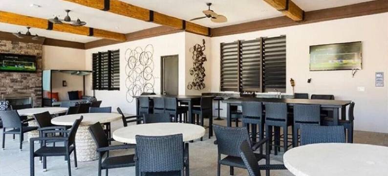 Famous Bowling House Sleeps 36 Free Early Check in/Late Check Out When Available图片