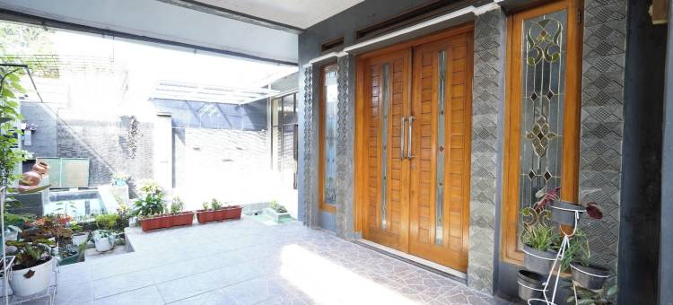 O 94911 伊斯兰安格雷克旅馆(Hotel O 94911 Syariah Anggrek Guest House)图片