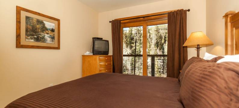 由萨米特县山区度假村提供的泉水(Springs by Summit County Mountain Retreats)图片