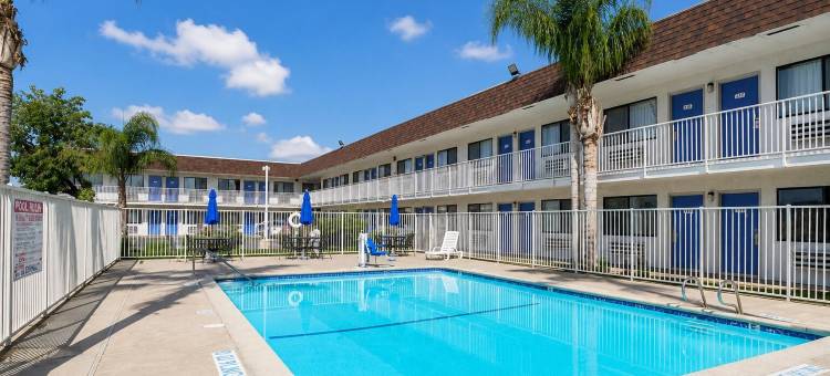 加州洛斯特希尔斯Motel 6酒店(Motel 6 Lost Hills, CA)图片