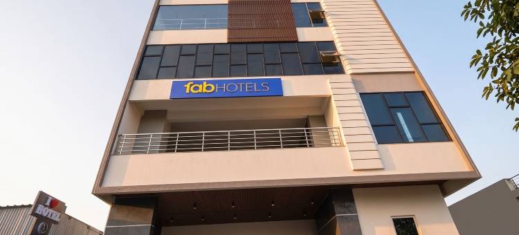 FabHotel A Square - 距离比马瓦拉姆火车站400米(FabHotel A Square - 400m from Bhimavaram Junction)图片