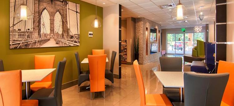 博尼塔斯普林斯北那不勒斯戴斯套房酒店(Days Inn & Suites by Wyndham Bonita Springs North Naples)图片