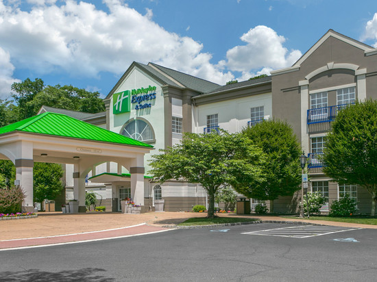阿灵顿山-洛克威区假日快捷套房酒店