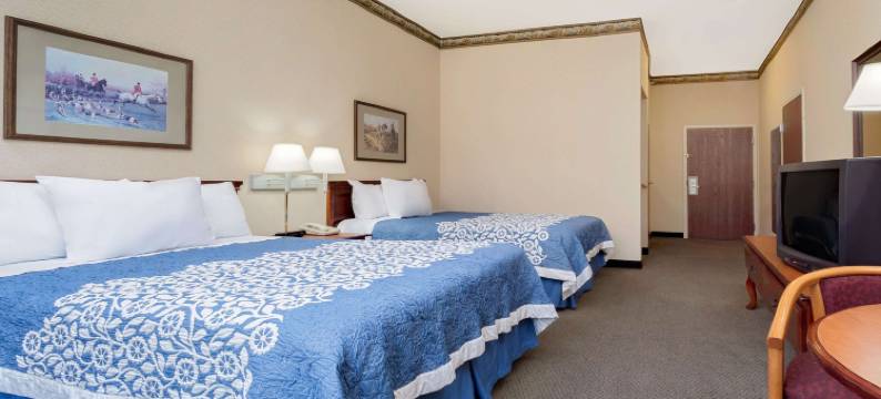 西自由市马格努森酒店(Magnuson Hotel West Liberty)图片