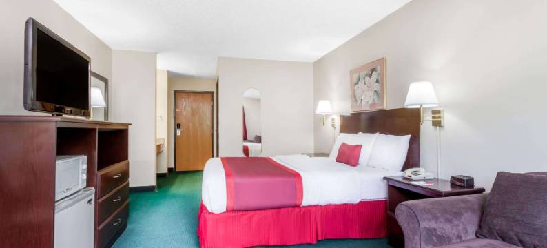 温德姆华美达特尔城酒店(Ramada by Wyndham Tell City)图片