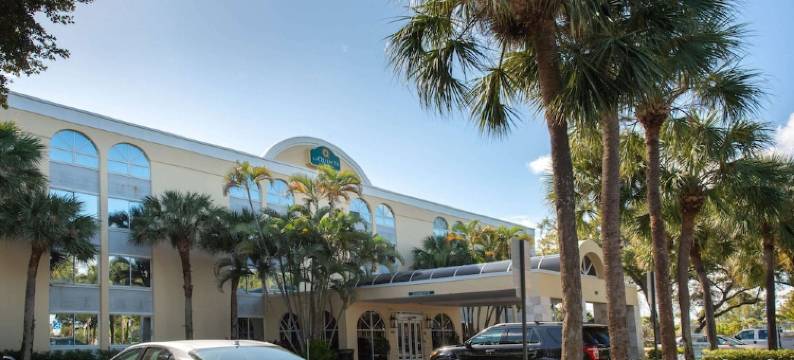 迪尔菲尔德海滩I-95拉昆塔温德姆套房酒店(La Quinta I-95 Deerfield Beach)图片