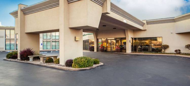 I-80 格兰德艾兰郊区开放式客房(Suburban Studios I-80 Grand Island)图片