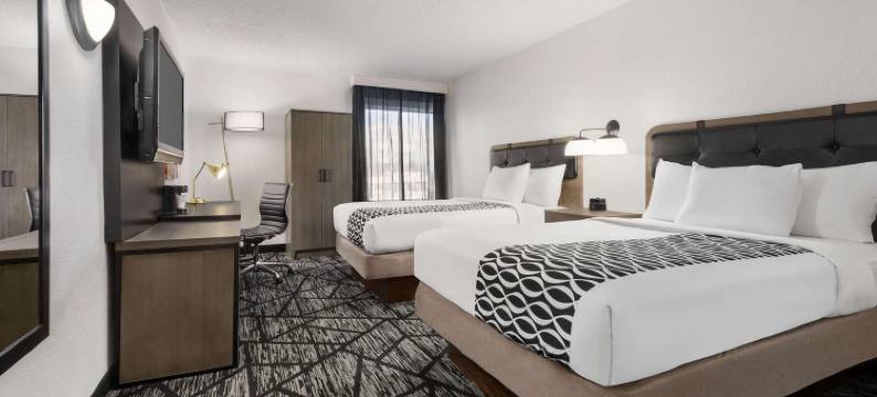 克利夫兰机场西拉昆塔温德姆套房酒店(La Quinta Inn & Suites by Wyndham Cleveland Airport West)图片