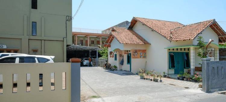 靠近Alun Alun Pati的红门子(RedDoorz Syariah Near Alun Alun Pati)图片