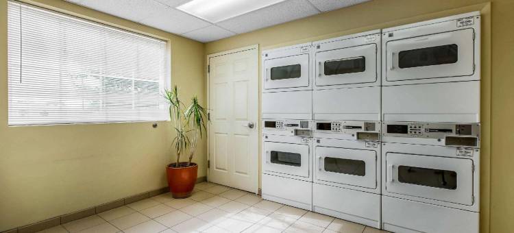 郊区开放式客房 - 近勒琼营地(Suburban Studios Near Camp Lejeune)图片