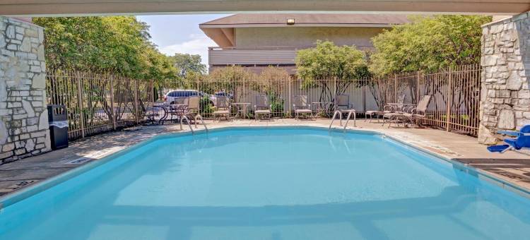 门罗戴斯酒店(Days Inn & Suites by Wyndham Monroe)图片