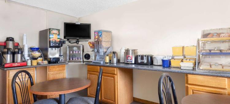 哥伦比亚东北杰克逊堡戴斯酒店(Days Inn by Wyndham Columbia NE Fort Jackson)图片