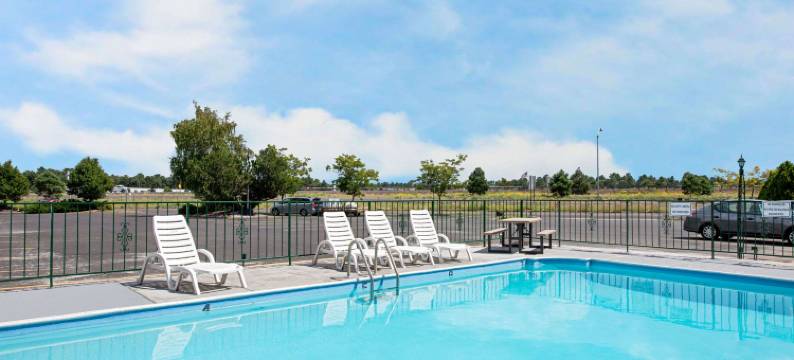 费拉格尔斯塔夫东温德姆华美达酒店(Ramada by Wyndham Flagstaff East)图片