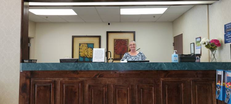 西自由市马格努森酒店(Magnuson Hotel West Liberty)图片