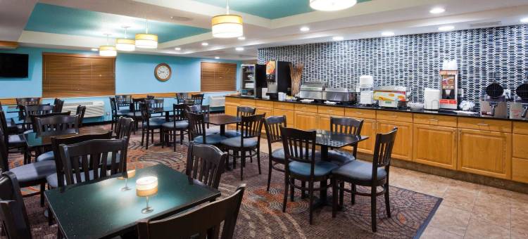 沙科皮美吟温德姆酒店-近坎特伯雷公园(AmericInn by Wyndham Shakopee Near Canterbury Park)图片