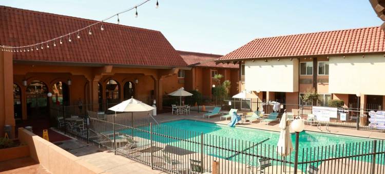 弗雷斯诺北华美达酒店(Ramada by Wyndham Fresno North)图片