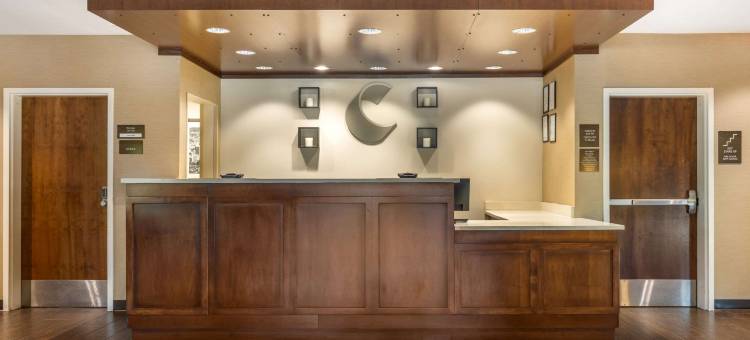 克罗斯普雷克斯乡村舒适套房酒店(Comfort Inn & Suites at CrossPlex Village)图片