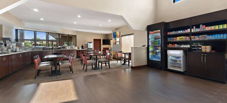 近罗宾斯空军基地舒适套房酒店(Comfort Suites Near Robins Air Force Base)图片