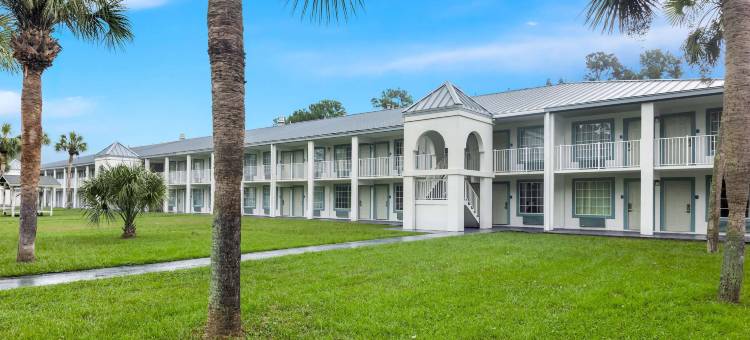 Suburban Studios Brunswick I-95图片