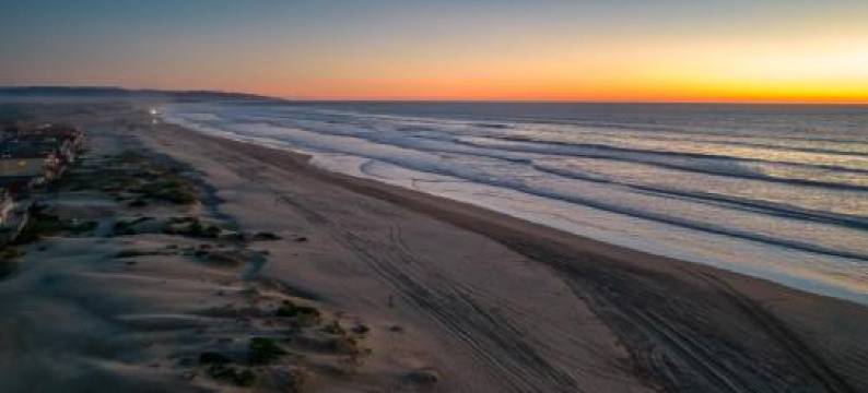 Steps to #PismoBeach with Poker, Foosball, Free EV Charger, and Bikes图片